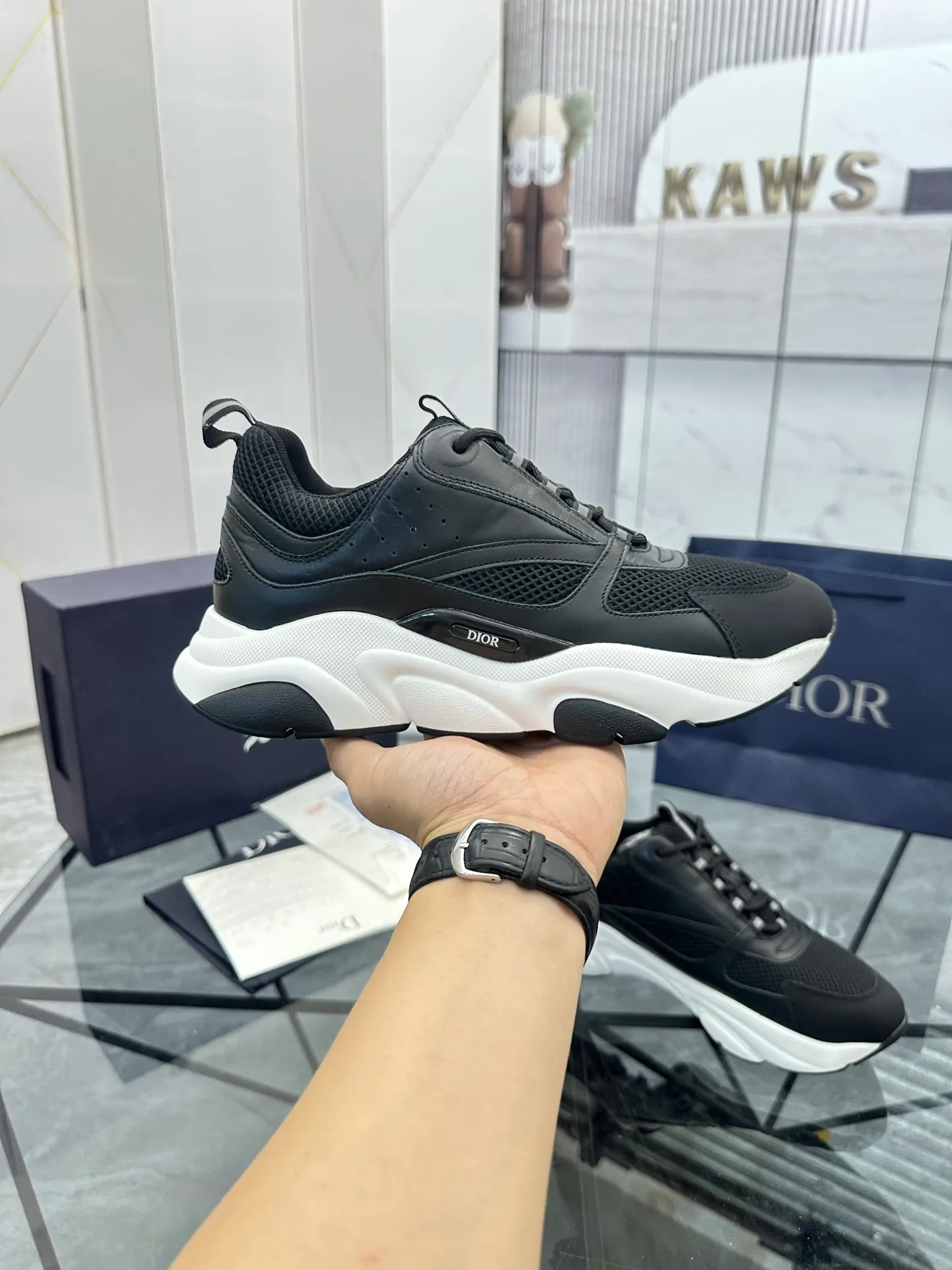 Men's shoes: 💰P460¥ Ready in Guangzhou, fully packaged Product trademark: Dior* "Dior*" low-top casual shoes Regular size: 38-46 (can be customized to 47) B22 Product materials: imported cowhide leather upper spliced ​​with original fabric, breathable lining, original outsole. Number: 920